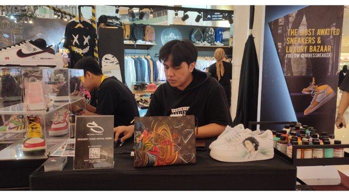 Irressneakers & Luxury Bazaar di Atrium Mal Gandaria City, Kebayoran Lama, Jakarta Selatan, Rabu (6/9/2023).