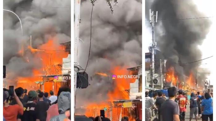 KEBAKARAN WARTEG - Kebakaran melanda sebuah warteg di Jalan Muara Baru, Penjaringan, Jakarta Utara pada Minggu (20/7/2025). (Istimewa dan Instagram @info.negri).