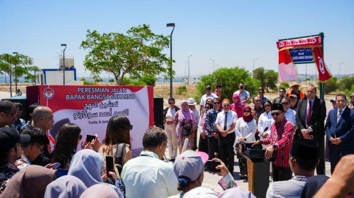 Kamis 6 Juni 2024 bertepatan Hari Lahir Bung Karno, nama Jalan Bapak Bangsa Sukarno diresmikan di kawasan elite Kota Tunis di Tunisia.