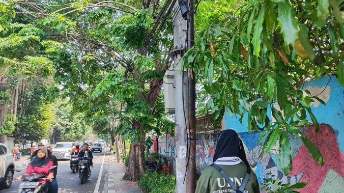Suasana Jalan Brigjen Katamso, Palmerah, Jakarta Barat, Jumat (4/8/2023), yang menjadi lokasi pengemudi ojol terkena kabel menjuntai dan alami kecelakaan hingga meninggal dunia di rumah sakit.