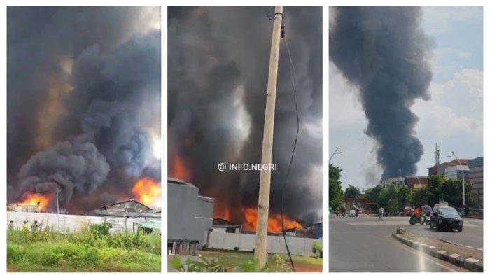 KEBAKARAN RUMAH TINGGAL - Api berkobar besar melalap permukiman di kawasan Kapuk Muara, Penjaringan, Jakarta Utara pada Jumat (6/6/2025). Kebakaran itu terjadi bertepatan saat hari raya Idul Adha 2025.