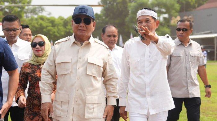 KEDEKATAN PRABOWO KDM - Prabowo Subianto, disambut Dedi Mulyadi serta ribuan warga saat mengunjungi Kabupaten Purwakarta, Jawa Barat, pada Sabtu (16/12/2023) siang. Pengamat politik Burhanuddin Muhtadi membaca keekatan Dedi Mulyadi dan Prabowo Subianto terkait 2029. (Muhamad Syahrial/Kompas.com)