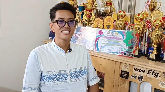 KETUA RW GEN Z - Sosok Tri Krisna Murti, ketua RW Gen Z yang masih berusia 20 tahun dari Jakarta Utara. Krisna kini menjabat sebagai ketua RW 02 Kelurahan Pademangan Barat, Kecamatan Pademangan, Jakarta Utara. (TRIBUNJAKARTA.COM/GERALD LEONARDO AGUSTINO).