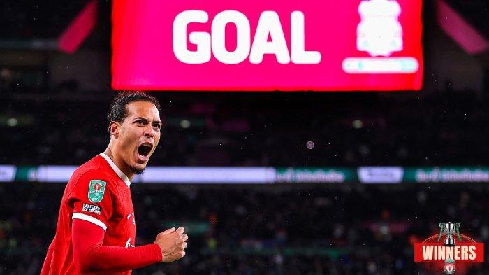 Kapten Liverpool Virgil van Dijk mencetak gol di final Carabao Cup.