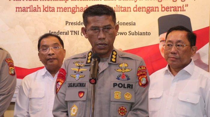 POLDA MINTA PELABUHAN BERBENAH - Karo Ops Polda Metro Jaya Kombes Pol I Ketut Gede Wijatmika meminta pihak pengelola pelabuhan untuk bisa mengatur secara maksimal arus bongkar muat barang setiap harinya dan bisa memastikan tidak terjadi penumpukan barang yang sangat berpotensi memicu kemacetan.