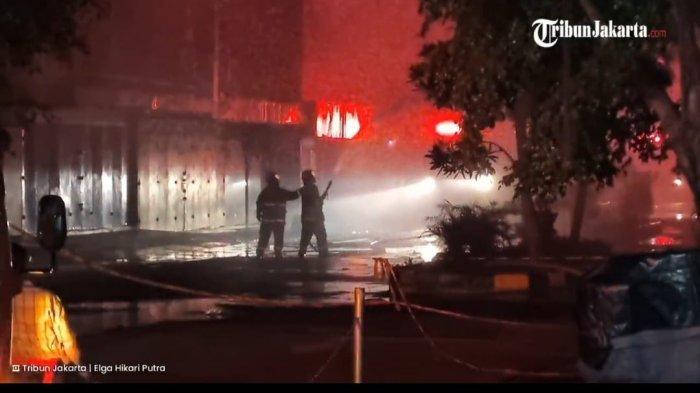 Kebakaran di gedung Glodok Plaza, Tamansari, Kamis (16/1/2025.