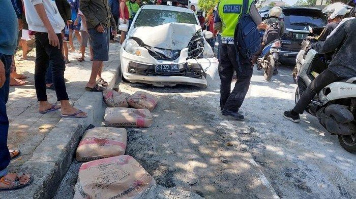 Kecelakaan lalu lintas di Jalan Juanda Kota Depok Rabu (28/6/2023) melibatkan mobil Honda Brio warna putih nomor polisi B 1322 SML dengan mobil pickup warna putih pengangkut semen B 9356 UH.