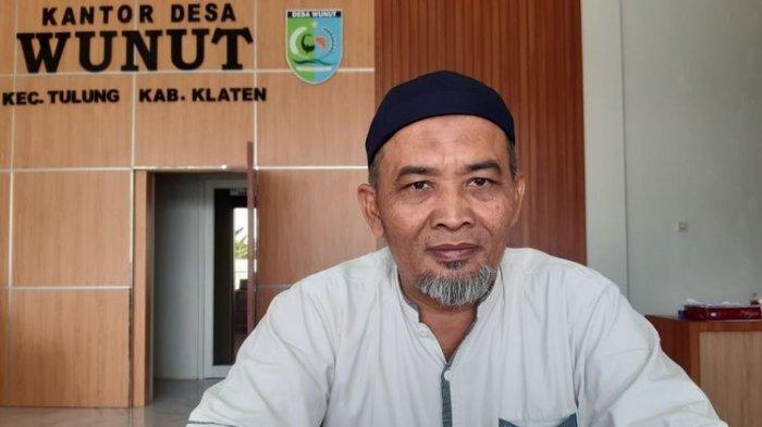 Kepala Desa (Kades) Wunut, Iwan Sulistiya Setiawan di Kantor Desa Wunut, Kecamatan Tulung, Kabupaten Klaten, Jawa Tengah, Rabu (3/4/2024).