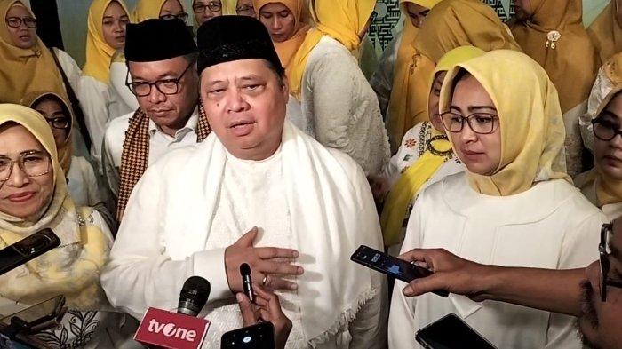 Ketua Umum Golkar, Airlangga Hartarto di Intermark, Serpong, Tangsel, Senin (2/5/2024).