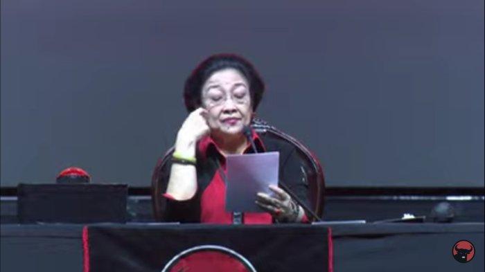 Ketua Umum PDI Perjuangan, Megawati Soekarnoputri saat memberikan pidatonya di acara HUT ke-50 PDI Perjuangan di JIEXPO, Kemayoran, Jakarta Pusat, Selasa (10/1/2023).