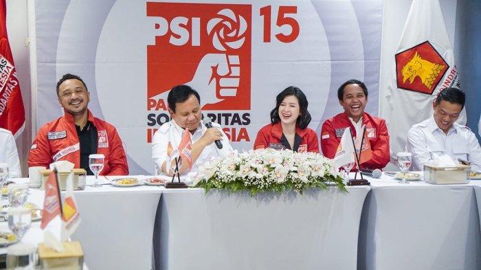 Ketum Gerindra Prabowo Subianto di tengah jajaran DPP PSI, Rabu (2/8/2023).