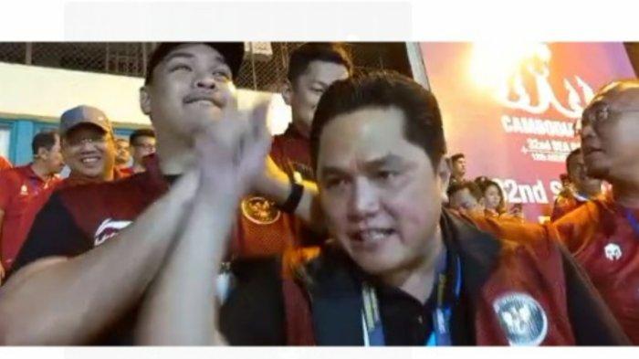 Ketum PSSI Erick Thohir dan Menpora Dito Ariotedjo di final sepak bola SEA Games 2023 Kamboja, Selasa (16/5/2023).