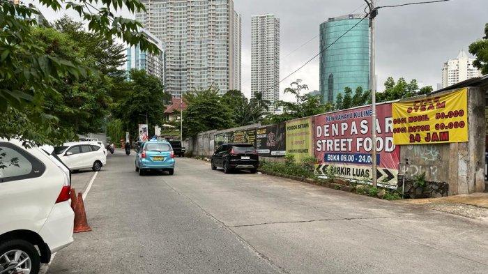 Lokasi kejadian awal petugas Dishub DKI nemplok di atas kap mobil yang berada di Jalan Denpasar, Setiabudi, Jakarta Selatan, Kamis (4/1/2024).