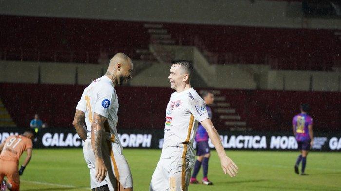 Selebrasi 2 pemain Persija Jakarta, Maciej Gajos dan Gustavo Almeida di Liga 1.