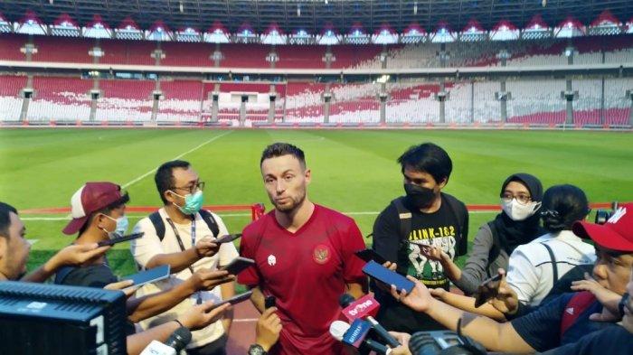 Marc Klok usai menjalani sesi latihan di Stadion GBK, Senayan, Jakarta, Selasa (20/12/2022).