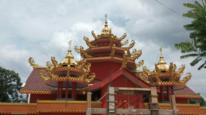 Masjid Tjia Kang Hoo yang memadukan arsitektur Islam, budaya China dan Betawi di Pasar Rebo, Jakarta Timur, Senin (18/3/2024).