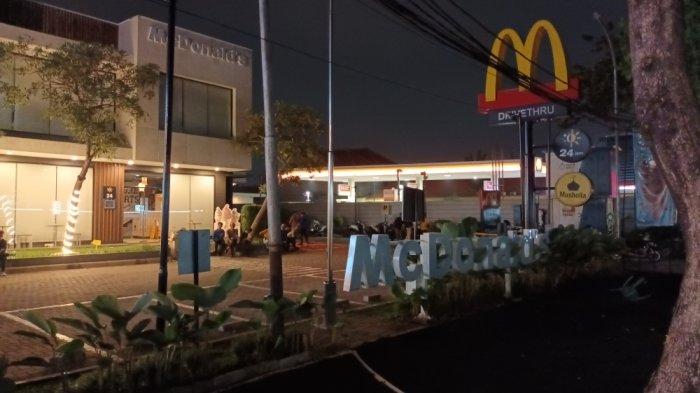 McDonald's Jalan Pemuda, Rawamangun yang sempat didemo mahasiswa terkait aksi solidaritas Palestina, Pulogadung, Jakarta Timur, Rabu (22/11/2023).