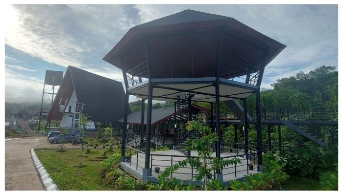 Menara Pengintai Khas Suku Dayak Bidayuh di PLBN Jagoi Babang, Bengkayang.