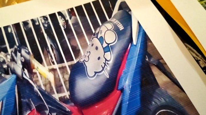 Motor dengan jok bergambar Hello Kitty yang dipakai dua begal handphone yang sudah ditangkap aparat Polres Metro Jakarta Utara.