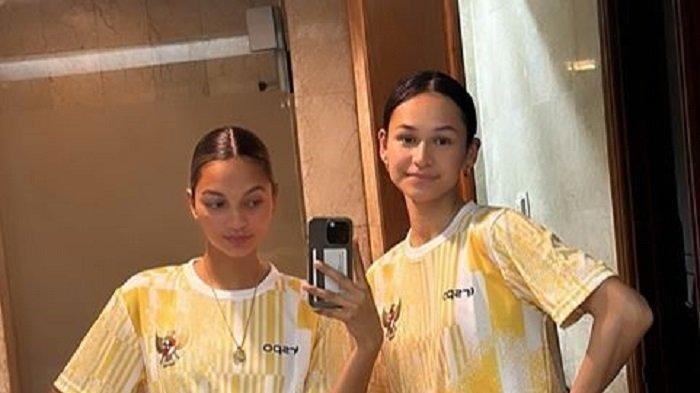Noa Leatomu dan Estella Loupattij pamer menggunakan jersey training Timnas Indonesia