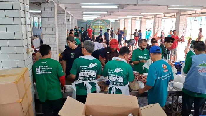 Masjid Istiqlal Jakarta melakukan pemotongan hewan kurban satu hari setelah Iduladha atau tepatnya pada Sabtu, (7/6/2025). 