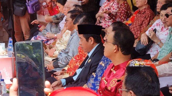 PERAYAAN CAP GOMEH DI GLODOK - Sejumlah pejabat mulai dari mantan Gubernur Jakarta, Fauzi Bowo dan Anies Baswedan hingga Gubernur dan Wakil Gubernur Jakarta terpilih Pramono Anung-Rano Karno hadir dalam perayaan cap go meh yang digelar di Glodok, Tamansari, Jakarta Barat, Rabu (12/2/2025).
 