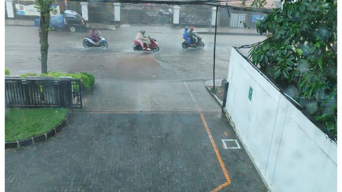 Prakiraan Cuaca DKI Jakarta 21 Oktober 2025: Seluruh Wilayah Diguyur Hujan