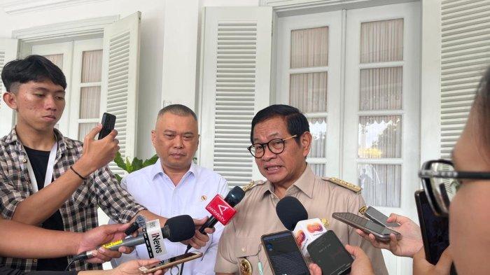 PRAMONO BICARA BANJIR- Gubernur DKI Jakarta Pramono Anung saat ditemui di Balai Kota Jakarta, Senin (3/2/2025). (TribunJakarta.com/Dionisius Arya Bima Suci