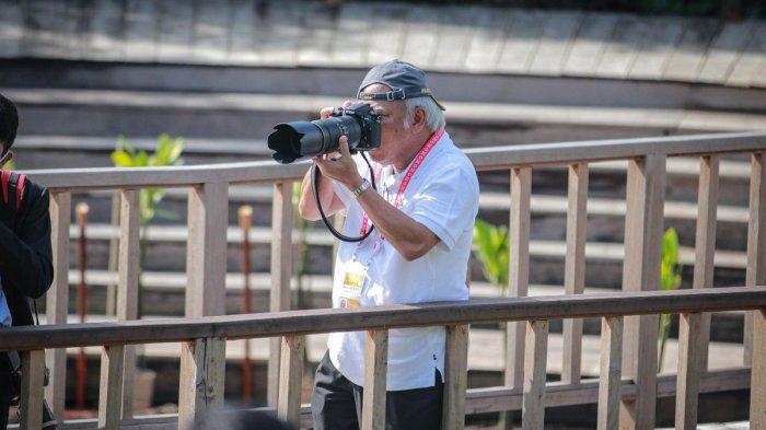 Pada momen KTT G20 di Bali November 2022 lalu, Pak Bas pernah jadi perhatian warganet lantaran aksinya jadi fotografer dadakan.
