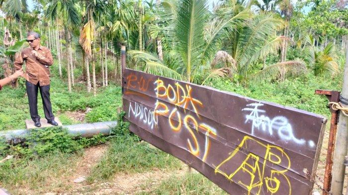 Palang perlintasan ilegal di dekat PLBN Skouw, jalur ini kerap digunakan pelintas menyelundup barang terlarang sampai jadi akses eks Gubernur Papua Lukas Enembe pelesiran ke PNG.