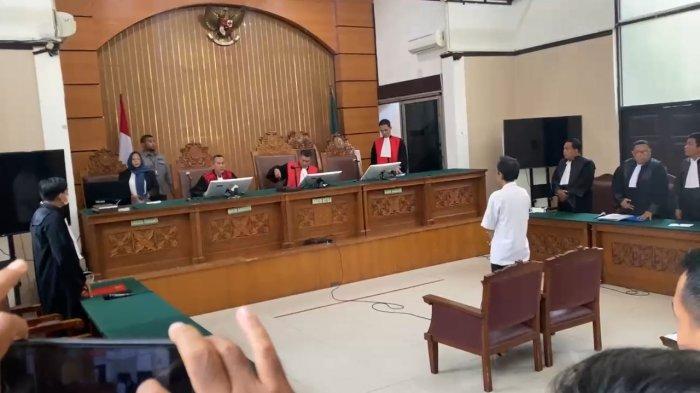Panca Darmansyah, ayah yang membunuh empat anak kandungnya di Jagakarsa, Jakarta Selatan, dijatuhi hukuman mati dalam sidang vonis yang digelar di Pengadilan Negeri (PN) Jakarta Selatan, Selasa (17/9/2024).