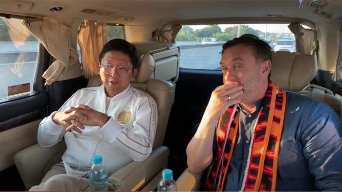 Pelatih Persija Jakarta Thomas Doll dijemput Presiden Klub Persija Jakarta Mohamad Prapanca