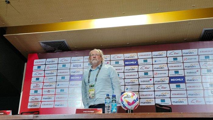 Pelatih Timnas Filipina, Tom Saintfiet, dalam konferensi pers usai pertandingan di Stadion Utama Gelora Bung Karno, Senayan, Jakarta, Selasa (11/6/2024).