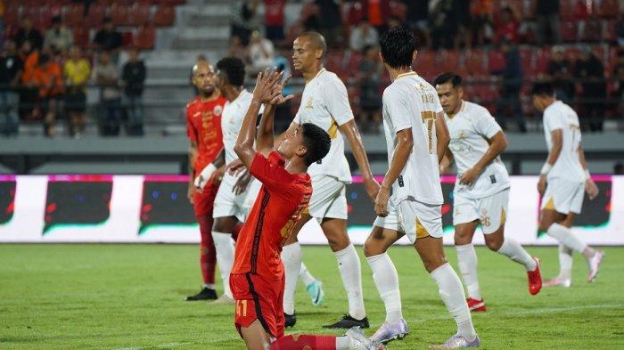 Pemain Persija Jakarta, Muhammad Ferarri dalam laga kontra Madura United di Stadion Kapten I Wayan Dipta Gianyar, Bali, Kamis (22/2/2024)