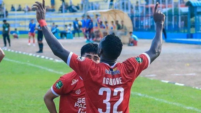Pemain Semen Padang FC, Kenneth Ngwoke rebut top skor sementara Liga 2.