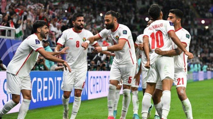 Pemain Yordania merayakan selebrasi usai memenangkan pertandingan di Piala Asia 2023.