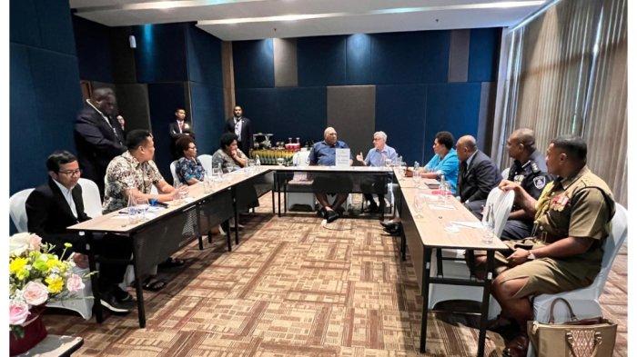 Pemaparan teknologi SPS kepada Presiden Fiji dan rombongan