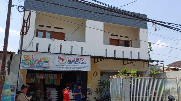 Ini lah penampakan ruko yang dijadikan rumah produksi pembuatan film panas dewasa di Jalan Raya Srengseng Sawah, Jagakarsa, Jakarta Selatan.