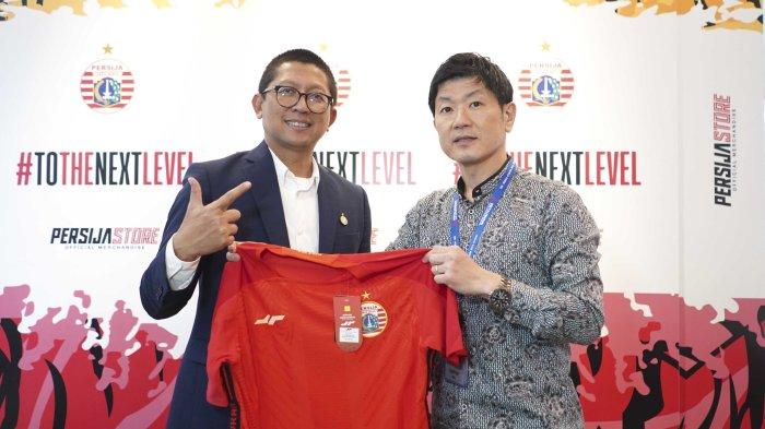 Persija kedatangan tamu spesial dari Jepang. Delegasi kontestan J-League, Urawa Reds, hadir menemui manajemen Macan Kemayoran untuk berdiskusi banyak hal.    Kensaku Yajima selaku Director Business Development Urawa Reds, menemui Direktur Utama dan Presiden Persija, Ambono Janurianto dan Mohamad Prapanca.