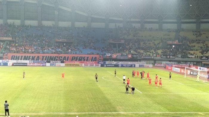 Pertandingan Persija vs Bhayangkara FC di Stadion Patriot Candrabhaga, Kota Bekasi, Jawa Barat, Minggu (16/7/2023).