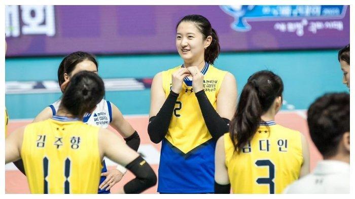 Pevoli Hyundai Hillstate, Lee Da-hyeon saat melakoni pertandingan Liga Voli Korea Selatan putri musim 2023/2024. Profil Lee Da-hyeon, pemain Timnas voli putri Korea yang baru saja menjadi korban smash petir Megawati Hangestri.