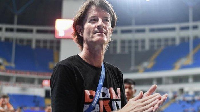 Borneo FC memantapkan pilihan untuk memperpanjang kontrak Pieter Huistra hingga tahun 2025.