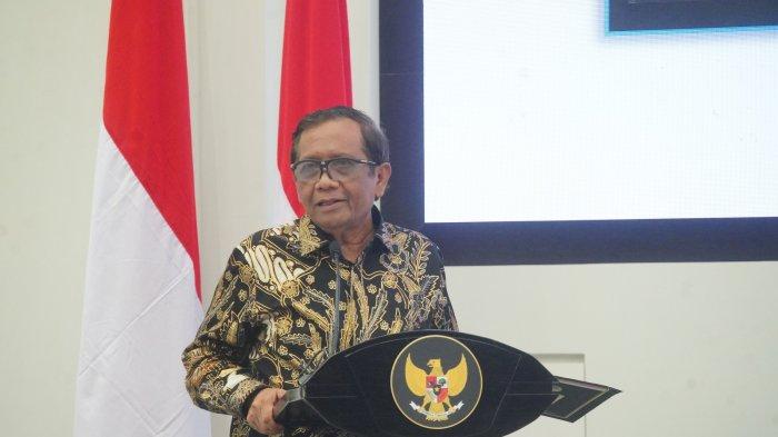 Plt. Menkominfo sekaligus Ketua Pengarah BNPP, Mahfud MD, menghadiri Forum Komunikasi Pimpinan Daerah di Kantor Gubernur Maluku, Ambon, Provinsi Maluku, Rabu (14/6/2023).