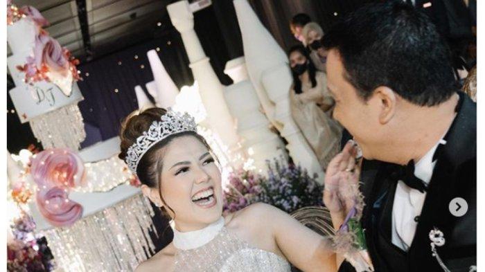 Politikus PDIP Tina Toon membagikan kabar bahagia pernikahannya.