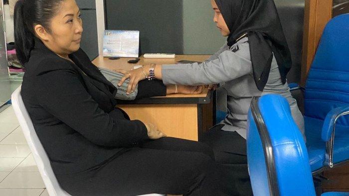 Potret Putri Candrawathi dijebloskan ke lapas.
