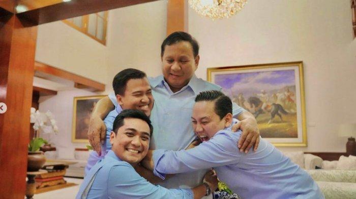 Potret kedekatan Prabowo Subianto dengan tiga sekretaris pribadinya.