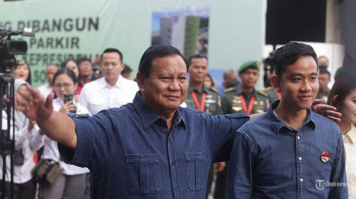 Pasangan Calon Presiden dan Wakil Presiden dari Koalisi Indonesia Maju (KIM) Prabowo Subianto dan Gibran Rakabuming Raka saat tiba di Rumah Sakit Pusat Angkatan (RSPAD) Gatot Subroto, Jakarta Pusat, Kamis (26/10/2023).