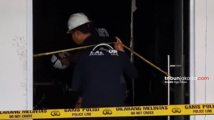 Puslabfor Polri melakukan olah tempat kejadian perkara (TKP) di gedung Biro Humas Kementerian Agraria Tata Ruang/Badan Pertanahan Nasional pada Minggu (9/2/2025), untuk mengetahui penyebab pasti kebakaran di ruangan tersebut. 


Artikel ini telah tayang di TribunJakarta.com dengan judul Polisi Klaim Tak Sulit Ungkap Penyebab Kebakaran di Kementerian ATR/BPN Meski Tanpa CCTV, https://jakarta.tribunnews.com/2025/02/09/polisi-klaim-tak-sulit-ungkap-penyebab-kebakaran-di-kementerian-atrbpn-meski-tanpa-cctv.
Penulis: Elga Hikari Putra | Editor: Pebby Adhe Liana
