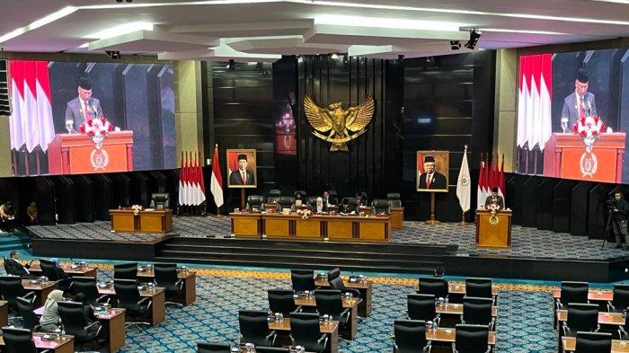 Rapat paripurna DPRD DKI Jakarta mengenai penyampaian pidato Pj Gubernur DKI Jakarta, Heru Budi Hartono tentang pertanggungjawaban pelaksanaan ABPD 2022.  Dalam rapat, Anggota Komisi A, Bambang Kusumanto menyampaikan interupsi agar Pemprov DKI membuka kembali akses e-planning dan e-budgeting.