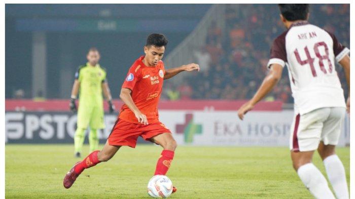 Rayhan Hannan menjalankan debut bersama Persija Jakarta di laga kontra PSM Makassar, di Stadion Utama Gelora Bung Karno (SUGBK), Jakarta, pada Senin (3/7/2023)